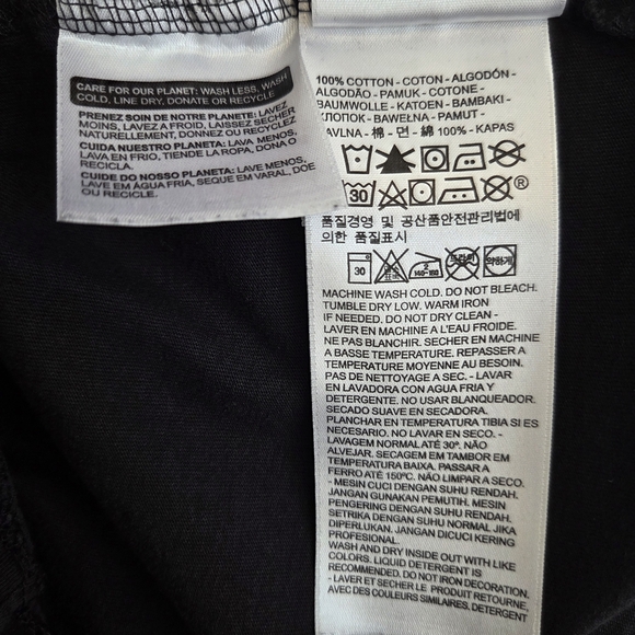 Levi’s Vancouver Logo Graphic T-Shirt | Black Red Batwing Tee | Size Larg - Picture 5 of 5